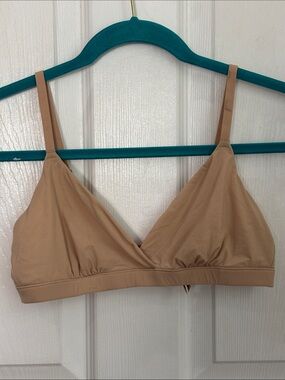 SKIMS Triangle Bra Comfort Wireless Bralette Nude size Medium adjustable straps